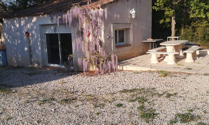 Trets House | Quiet studio in the countryside