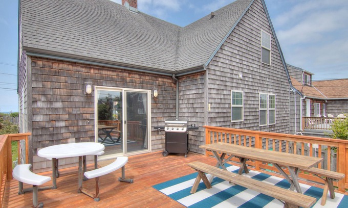 Seaside House | Quiet Surfer’s Cove Seaside 5-Bedroom has Amenities Galore!