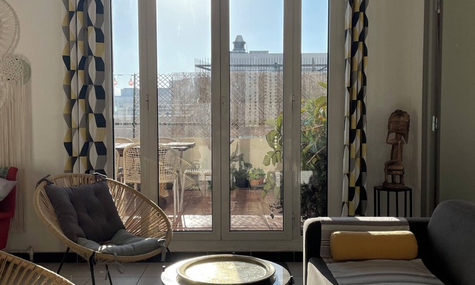 Saint-Lazare Apartment | Quiet top floor with sunny private terrace, ideal to visit Marseille or Provence