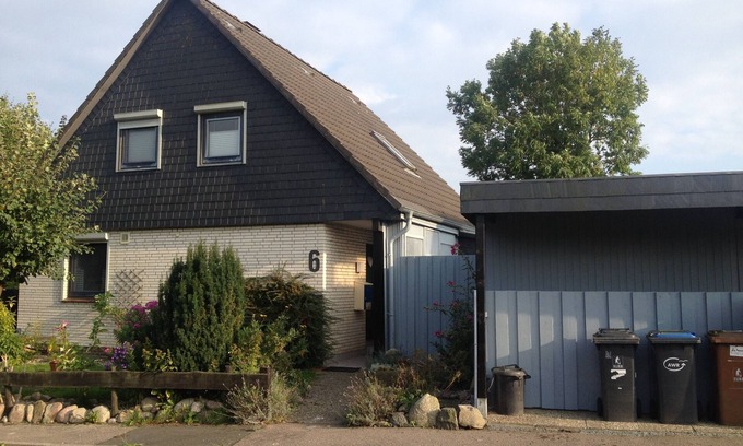 Waabs House | Quiet vacation home with sea views just 400m from the beach