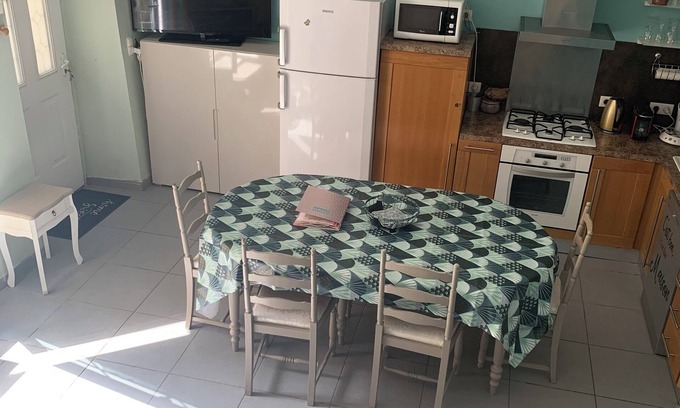 Florensac House | Quiet village house with tropezian terrace 15 minutes from the beach
