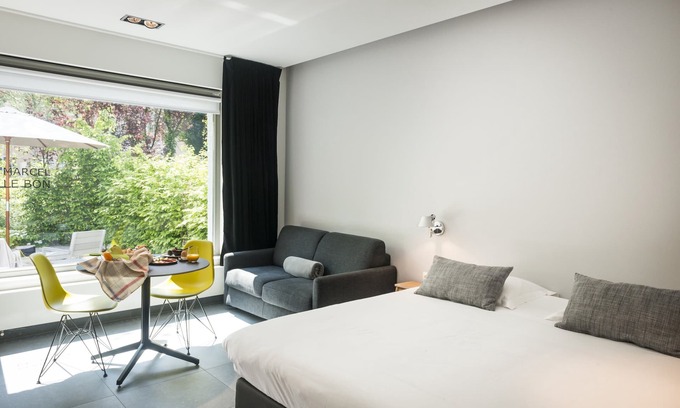 Ghent Condo | Quietly located luxury one-room flat on the ground floor with garden and free private parking