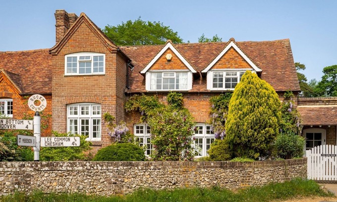 Great Missenden House | Quintessential Chilterns Cottage | Pass the Keys