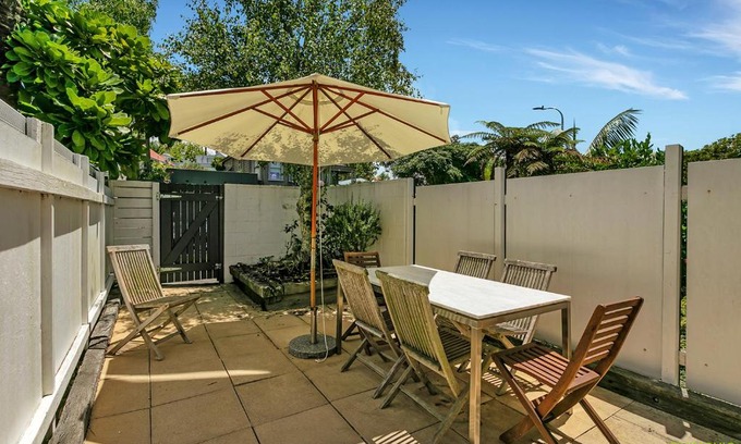 Freemans Bay Apartment | QV Sunny Townhouse at Collingwood Street - 456