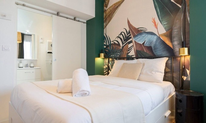 Lille Centre Ville Apartment | République beaux arts equipped studio