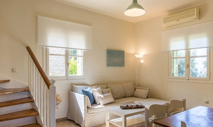 Lefktron Villa | R 3373 Apartmen Echo | Panoramic View [75 m²] With Air Conditioning ,Coffee Facilities & Sitting A
