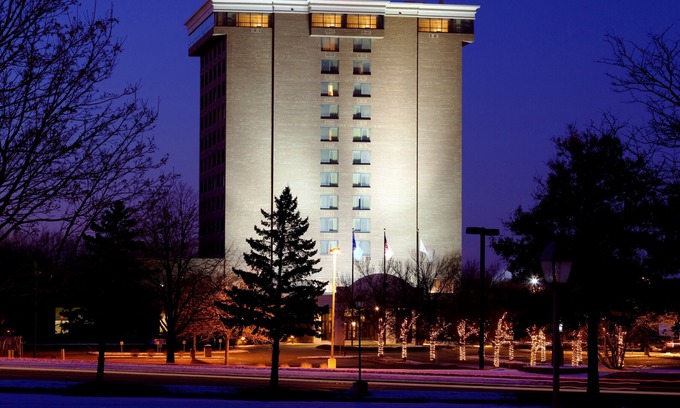 Brooklyn Center Hotel | Radisson Hotel Brooklyn Center