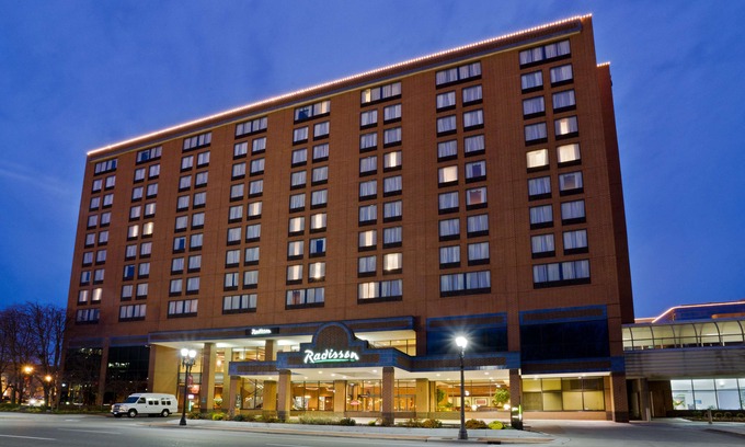 Downtown Hotel | Radisson Hotel Lansing at The Capitol