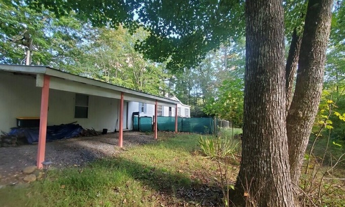 Burnsville House | Rae's Place-Charming Mountain Getaway 2-bedroom house with AC in Burnsville