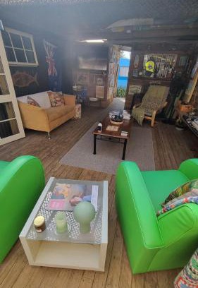 Raglan House | Raglan West Retro Beach Vibe Accommodation