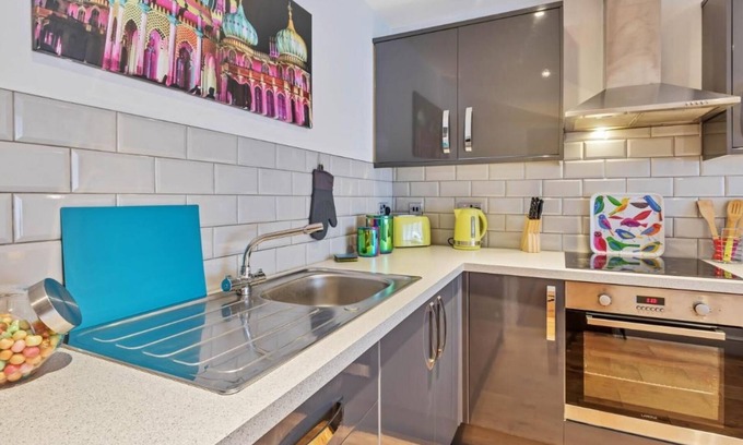 Kemptown Apartment | Rainbow Studio - Spacious City Centre - Close to sea - Sleeps 1 to 3 Guests