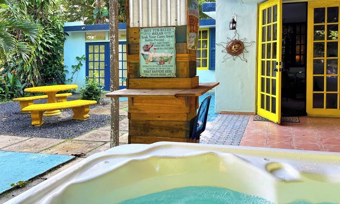 Mameyes II Ski Chalet | Rainforest View 4 bed 3 bath Hot Tub - Generator