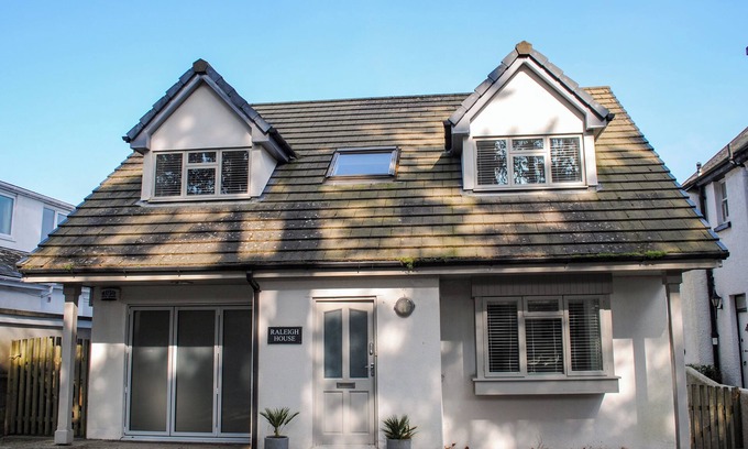 Salcombe Cottage | RALEIGH HOUSE, pet friendly, with a garden in Salcombe