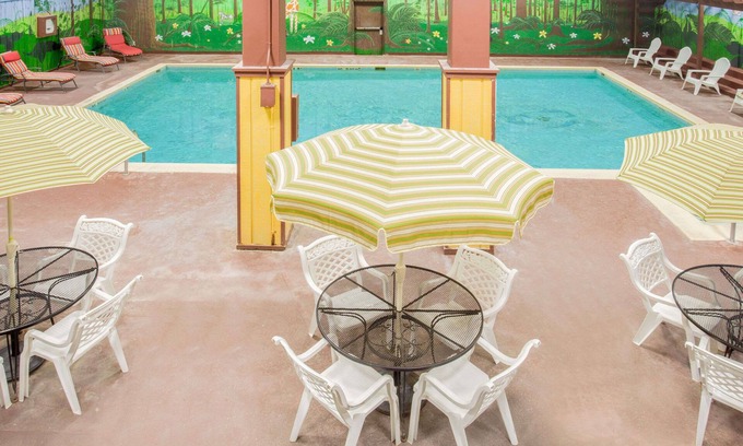Angola Hotel | Ramada by Wyndham Angola/Fremont Area