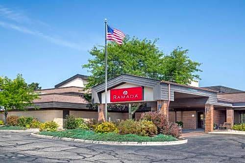 Waupaca Hotel | Ramada by Wyndham Waupaca