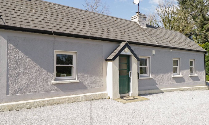 Ballaghnabehy Cottage | RAMBLER'S REST, pet friendly in Manorhamilton, County Leitrim