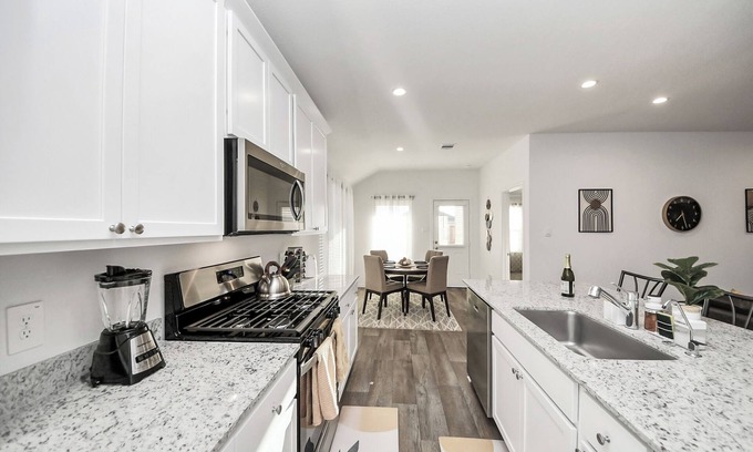 Barker House | Rammies 3-bedroom Cozy house with community Pool Access in Fulshear