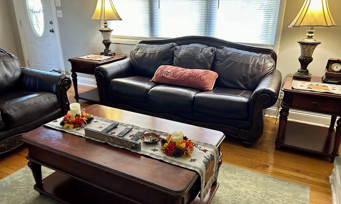 London House | Ranch home American Spa hot tub for 6, sleep number bed , pool table, smart tvs!