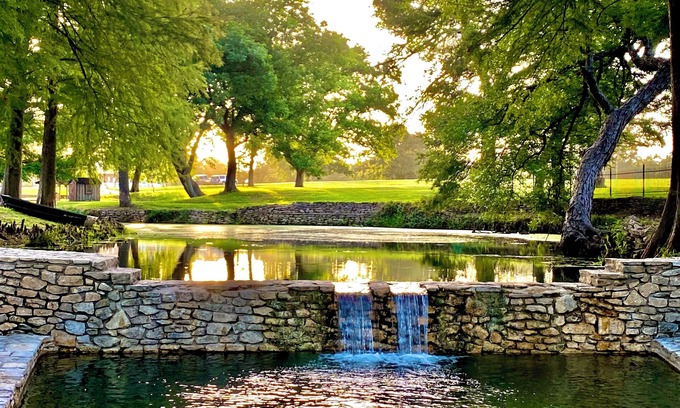 Brandon House | Ranch House Farm Stay w/Fishing/RecCourt/Pools/Kayaks/FarmAnimals