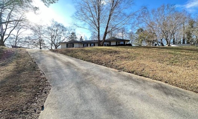 Roswell House | Ranch w/king suite - pets, groups, long-term okay!