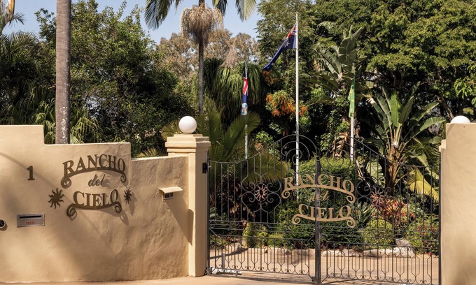 Carbrook Apartment | Rancho del Cielo - Private resort close to Brisbane and Gold Coast attractions!