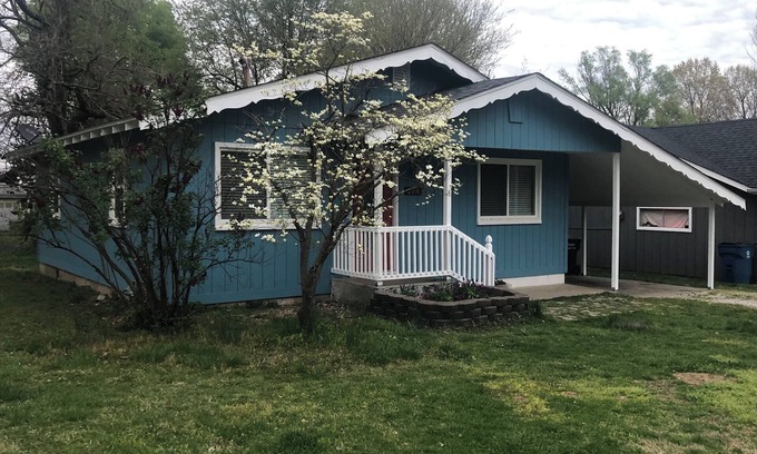 Springfield House | Rare find! 2-bedroom house with convenient location