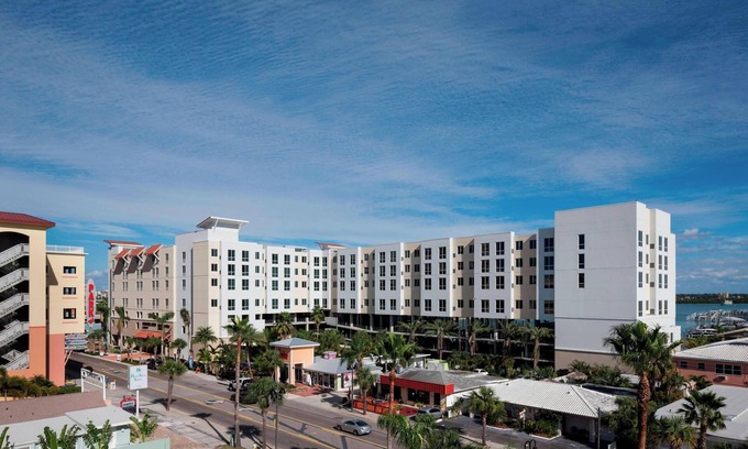 Clearwater Beach Hotel | Rare Find! Three Family-Friendly Units, Pool, Restaurants and Bar