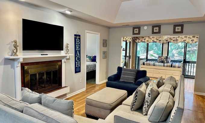 West Beach Cottage | Rare Opportunity! 3 Bedroom, Dog Friendly Sparrow Pond Cottage