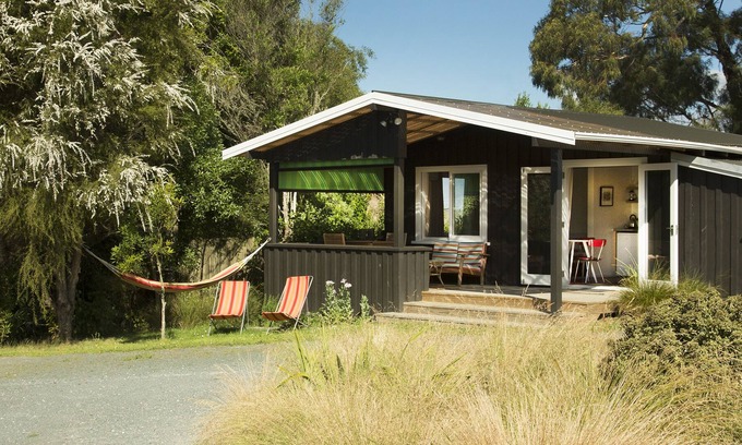 Mapua Cottage | Rata Cottage, beautifully renovated 1950’s apple pickers’ cottage.