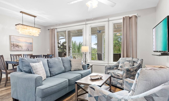 Baytowne Wharf Condo | Rates Reduced! Oversized Balcony, Lagoon Pool Views! Hot Tub, Beach Tram, Gym