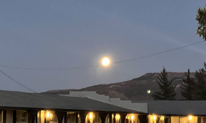 Raton Hotel | Ratons Peak Inn