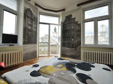 Lviv City Center Apartment | Ratusha View 4-room Apartment in Львів