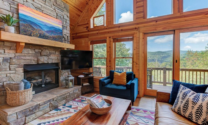 Wolf Laurel Cabin | Raven Cliff - Mountain Views/7 Person Hot Tub