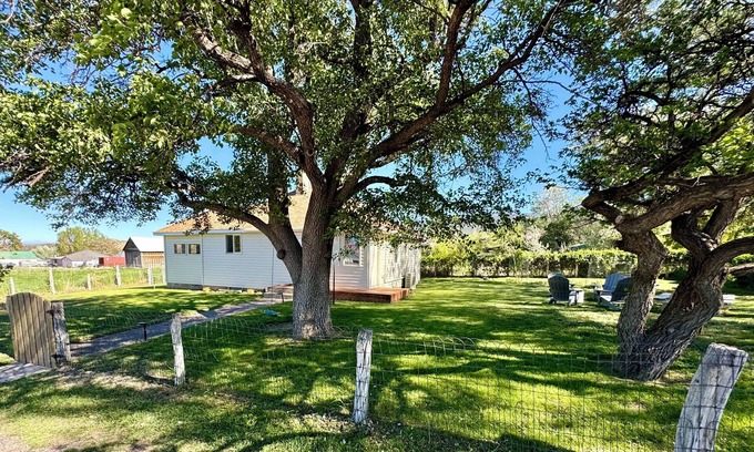 Teasdale Other | Ravens Roost: Family Farmhouse Near Capitol Reef