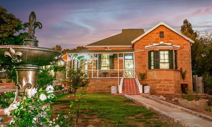 Oudtshoorn House | Ravenscliff Self Catering