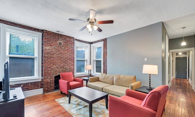 Benton Park Condo | Ravishing Second Floor Unit in STL (2E)
