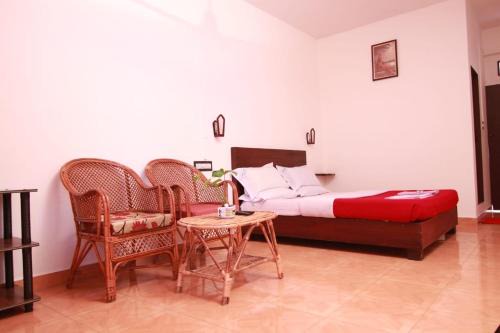 Vazhayil Hotel | Rays Inn Thekkady