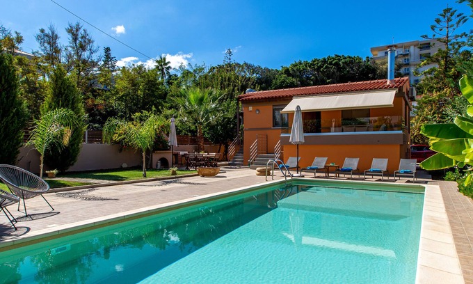 Kato Galatas Villa | Rea's Sea House with private pool (10m x 4m)