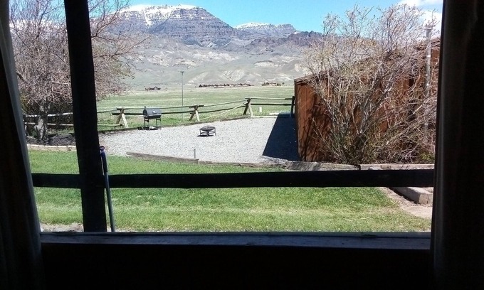 Wapiti Cabin | Real Western Cabin near Yellow stone