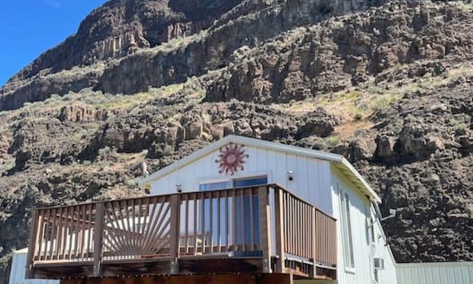 Sunland Estates House | REAR Unit · *Sunland Estates* Cozy quiet home