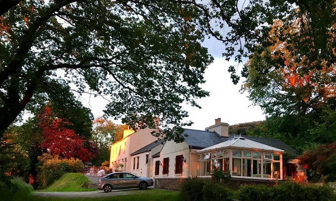 Sulby House | Reayrt Aalin is located in a peaceful rural setting just a few minutes from Ramsey in the north of t