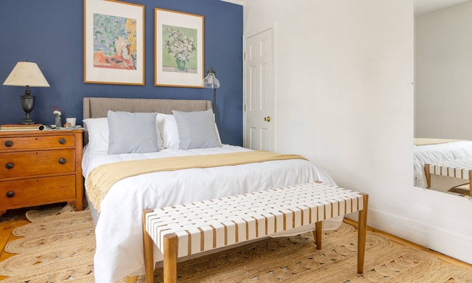 Egremont House | Rebecca Room at Egremont Village Inn by AvantStay | Live Music & Bar