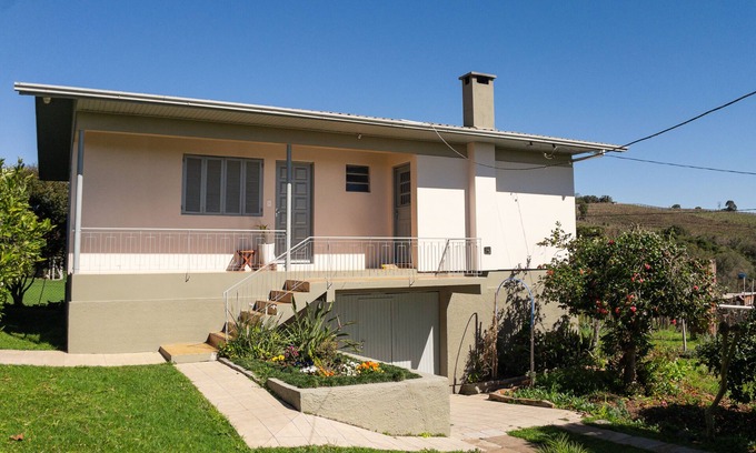 Bento Goncalves House | Recanto Nonna Lourdes - house in Vale dos Vinhedos with breakfast