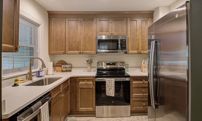 Winston - Salem House | Recently renovated luxury duplex unit. Short walk to Atrium WF Baptist Hospital!