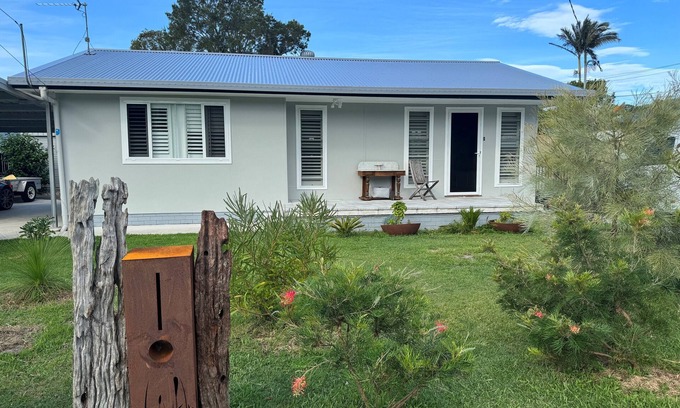 Sawtell House | Recently renovated Cottage easy walk to stunning Sawtell beach