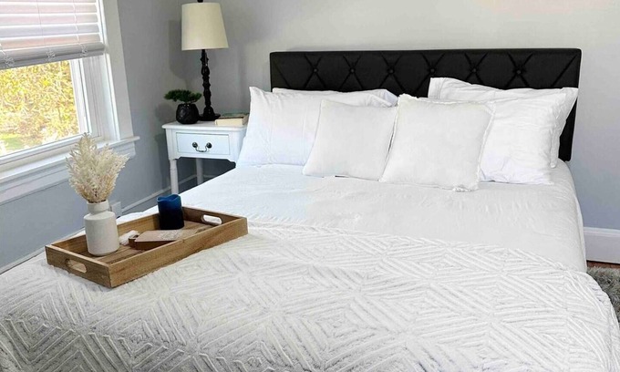 Bristol House | Recently totally renovated duplex located 5 minutes from Downtown Bristol.