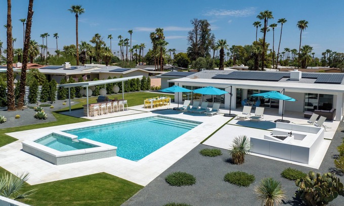 Palm Springs House | Record Views, Palm Springs Midcentury Compound