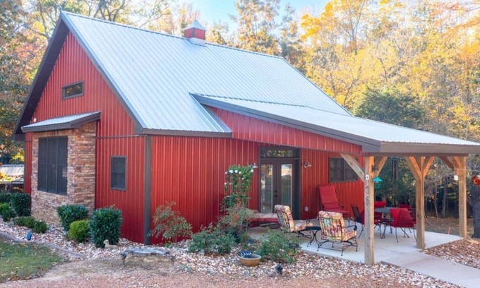 Springville Cabin | Red Cabin on Kentucky Lake. Peaceful and pet friendly with a partial lake view.