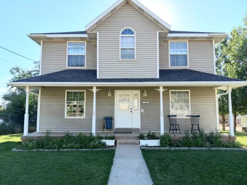 Paragonah Bed & Breakfast | Red Creek Inn and Farm