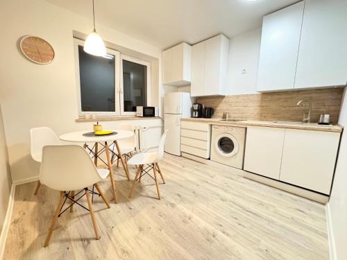 Srodmiescie Apartment | Red Cross Road Apartment